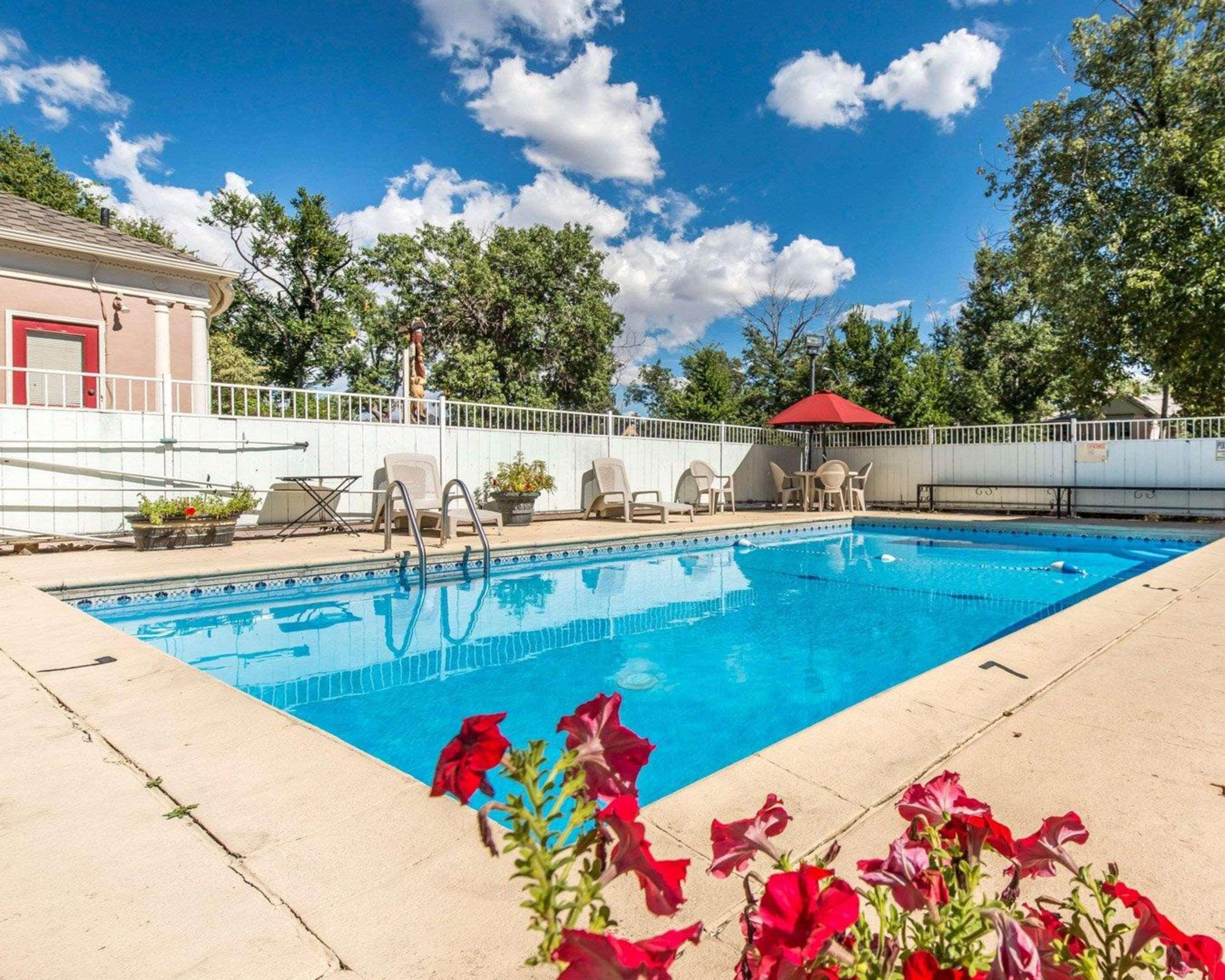 Econo Lodge Downtown Colorado Springs Bagian luar foto