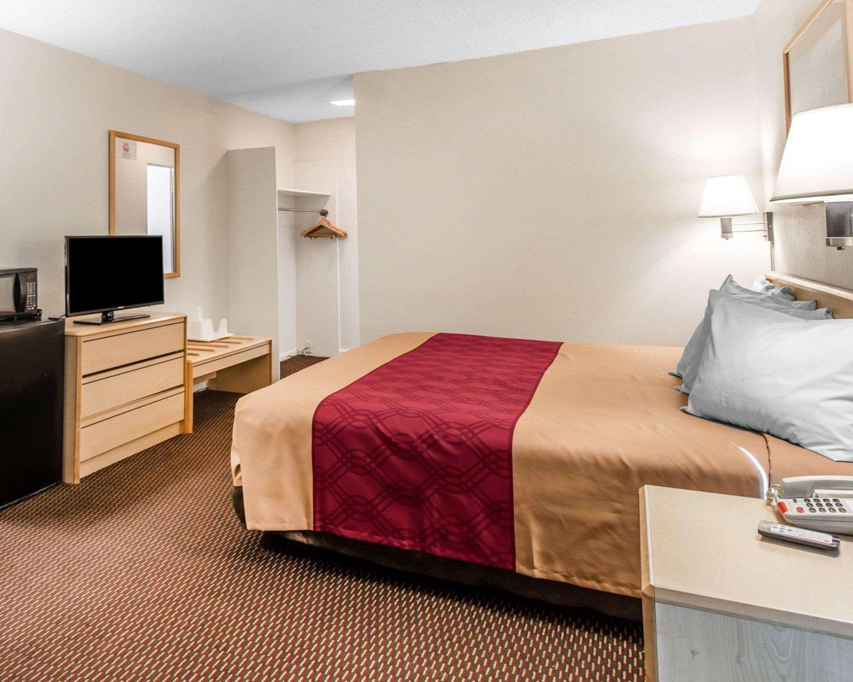 Econo Lodge Downtown Colorado Springs Bagian luar foto