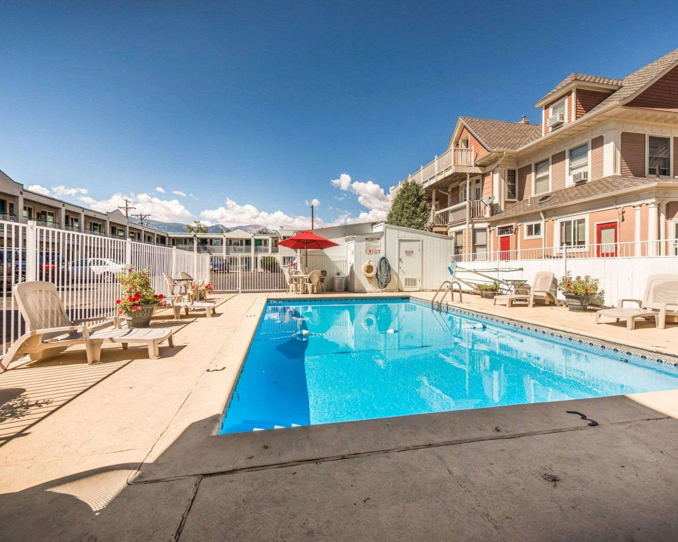 Econo Lodge Downtown Colorado Springs Bagian luar foto