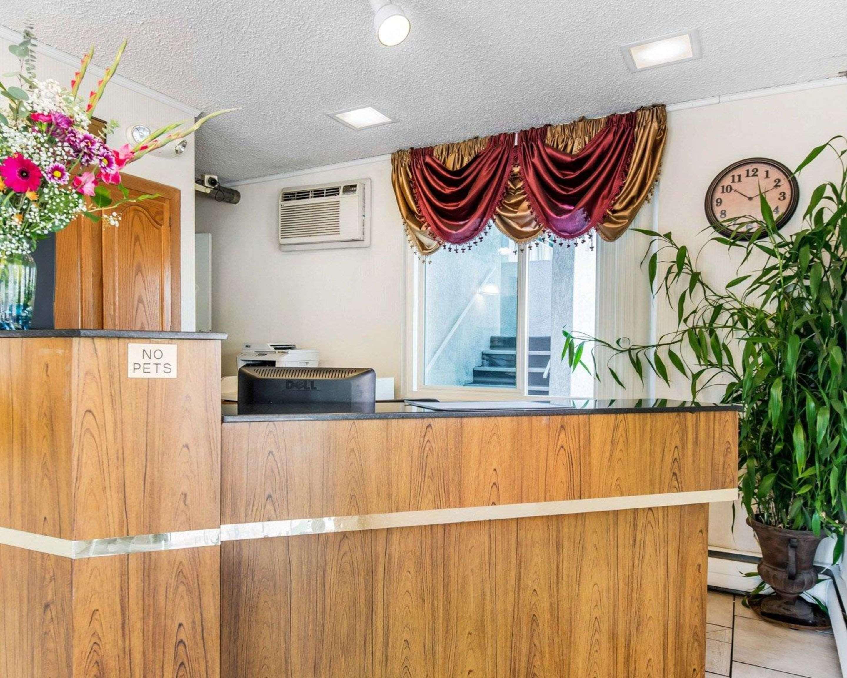 Econo Lodge Downtown Colorado Springs Bagian luar foto